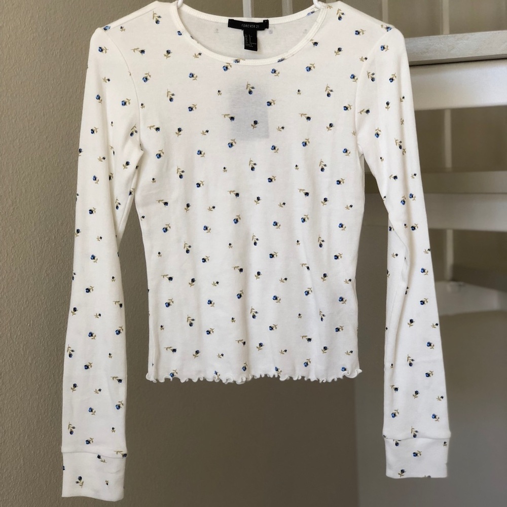 Floral lettuce trim top